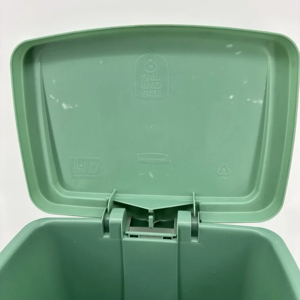 Rubbermaid vintage front